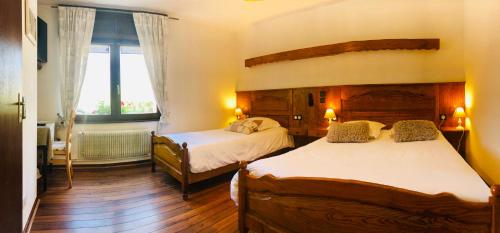 A bed or beds in a room at Chaume de Balveurche