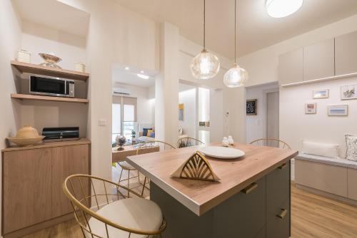 Chic and Comfort Home in Central Athens