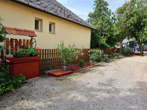 Kriszta apartman 8313 Balatongyörök, 81 Kossuth Lajos utca kép - 3