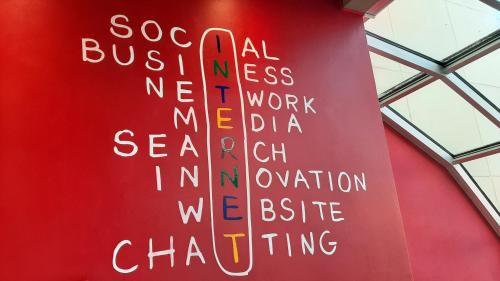 a red sign with white words on a wall at Hotel ibis Lisboa Jose Malhoa in Lisbon
