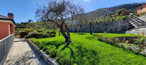 Ein Garten an der Unterkunft ARIA Design B&B Levanto