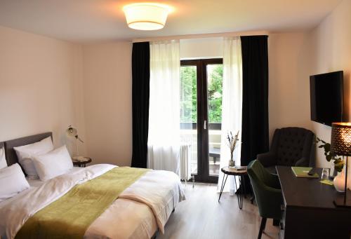 Postel nebo postele na pokoji v ubytování Hotel zum See garni