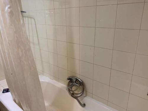 
A bathroom at Hotel Tunisie Confort
