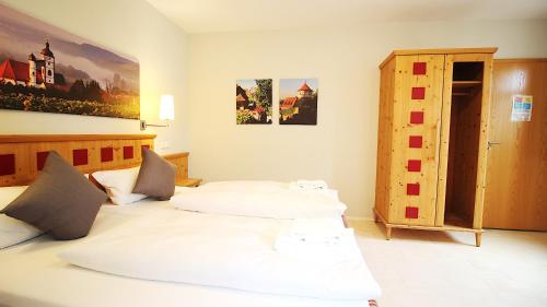 Aparthotel Alte Schmiede Dettelbachにあるベッド