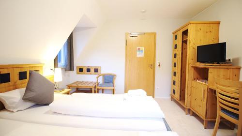 Aparthotel Alte Schmiede Dettelbachにあるベッド