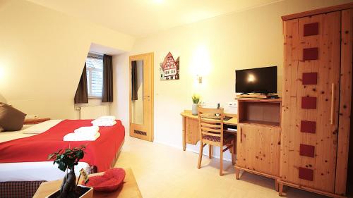 Aparthotel Alte Schmiede Dettelbachにあるベッド