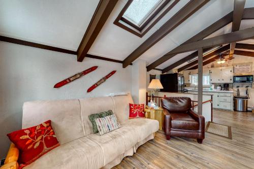 Covered Bridge Chalet – Photos 2