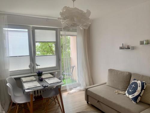 Posezení v ubytování Wera - klimatyczny apartament 300 m od plaży Brzeźno - AZW Gdańsk