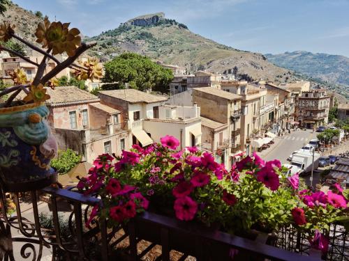 Gallery image of B&B Joan's Heritage in Taormina