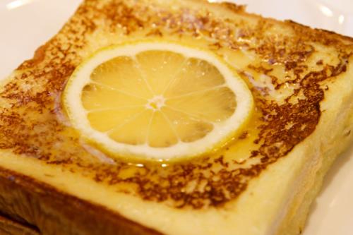 a slice of lemon on a piece of bread at Laffitte Hirai Condominium Hotel in Tokyo