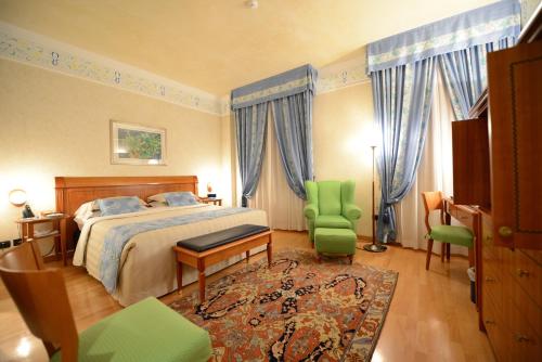 Postel nebo postele na pokoji v ubytování Hotel Firenze