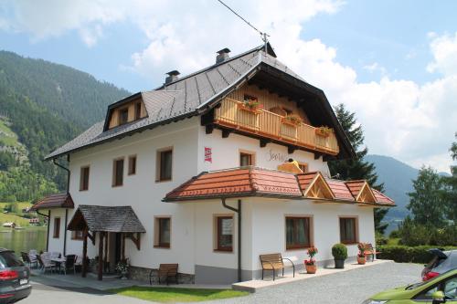 Gallery image of Frühstückspension Seerose in Weissensee