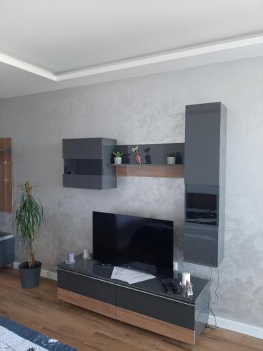 Apartman Majaにあるテレビまたはエンターテインメントセンター