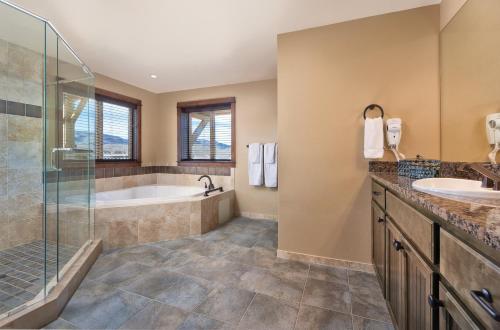 Ένα μπάνιο στο WorldMark Granby - Rocky Mountain Preserve