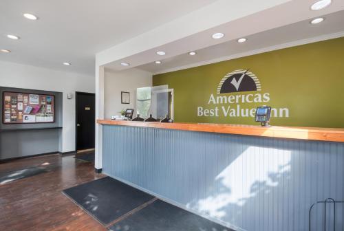 Americas Best Value Inn-Painted Post – Photos 2