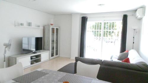 Immaculate and modern 1 bedroomed apartment