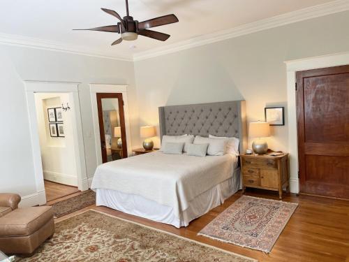 A bed or beds in a room at Gillen House Bed and Breakfast
