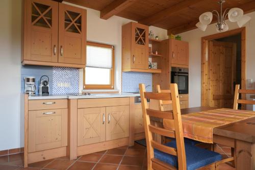 A kitchen or kitchenette at Kellerstöckl Weinberg