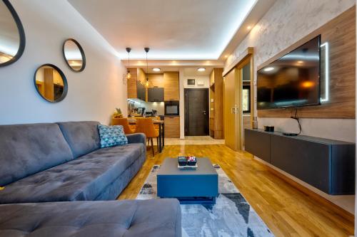 a living room with a couch and a table at Apartman CROWN Zlatibor Vila Leonardo 6 in Zlatibor
