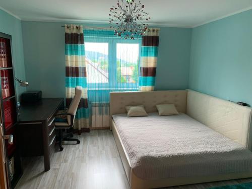 a bedroom with a bed and a desk and a desk at Villa Wiki w Górach in Kamesznica