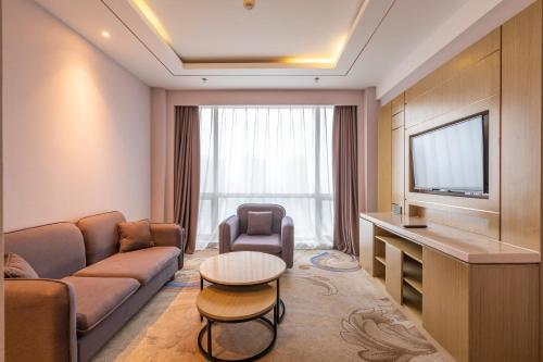 Μια τηλεόραση ή/και κέντρο ψυχαγωγίας στο Holiday Inn Express Anshan Downtown by IHG
