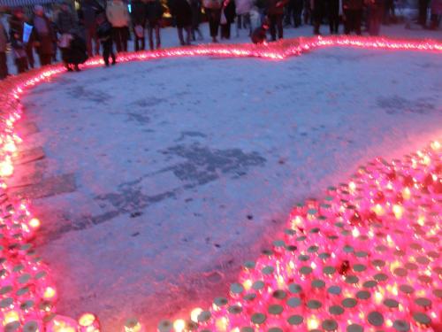 a crowd of people standing around a cake with lights at Gościniec pod Różą in Chełmno