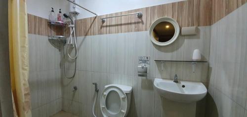 Casa Familya tesisinde bir banyo