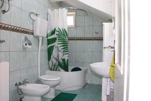 Koupelna v ubytování Apartment Teraferma 2