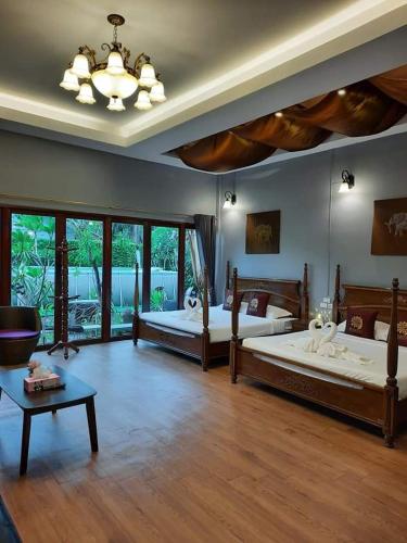 Ένα ή περισσότερα κρεβάτια σε δωμάτιο στο Amantra homestay & village