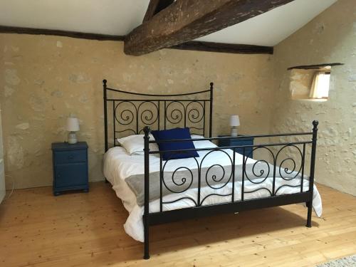 Un pat sau paturi într-o cameră la L'Olivier