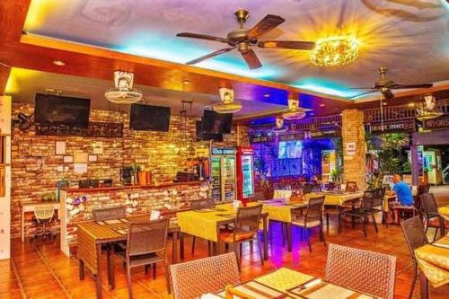 Gallery image of JOLLY GUESTHOUSE & RESTAURANT in Pattaya Central
