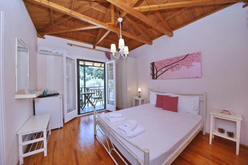 Gallery image of Katerina in Panormos Skopelos