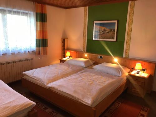 Posteľ alebo postele v izbe v ubytovaní Haus Fernsebner