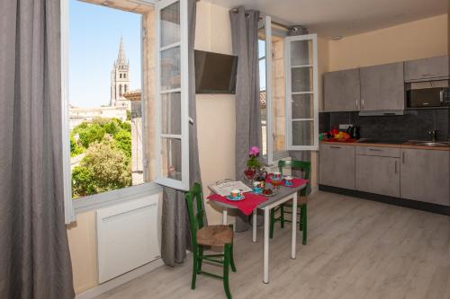 Η κουζίνα ή μικρή κουζίνα στο Jardin des Ursulines Saint-Émilion
