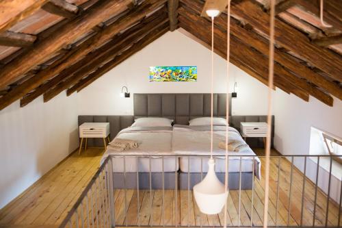Säng eller sängar i ett rum på Kamena Kuća Hutovo Blato