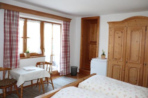 Ένα ή περισσότερα κρεβάτια σε δωμάτιο στο Brombergerhof Münsing