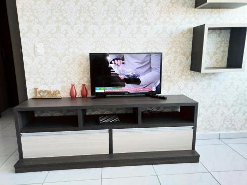 TV i/ili zabavni centar u objektu Apartamento aconchegante no Jardim Paulistano