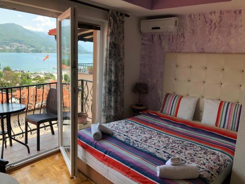 Ein Bett oder Betten in einem Zimmer der Unterkunft Villa Stefanija