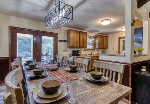 a kitchen and dining room with a table and chairs at Pigeon Forge Getaway, Hot Tub, Game Room, Wifi, 560 FREE tickets each paid day! in Pigeon Forge