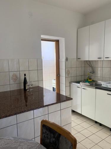 Kuchyň nebo kuchyňský kout v ubytování APARTMAN ADRIANA