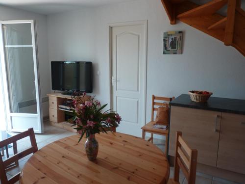 Photo de la galerie de l'établissement Villa T4, jardin, piscine collective, parking, à Narbonne-Plage