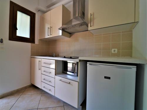 Cucina o angolo cottura di Bella Vista Hotel Studios & Apartments