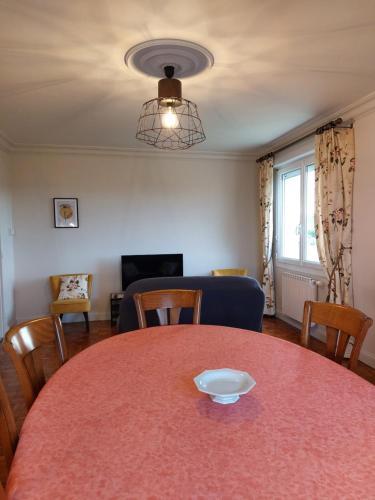 Ruang duduk di TY ANN maison avec jardin clos de mur, à proximité des commerces et à 3km des plages
