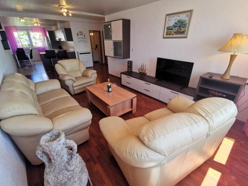 NIKO 5 Apartment 70m from the beach