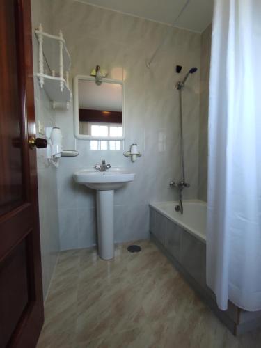 A bathroom at Pension Casa Carmela
