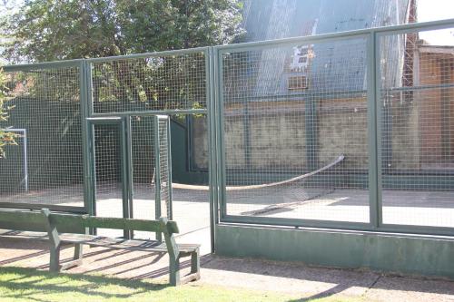 a cage with a hammock inside of it at Hotel Palmar in Colón