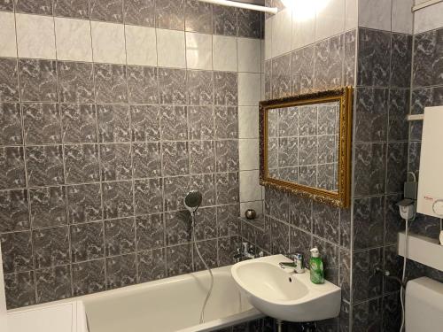 A bathroom at Schöne kleine Wohnung