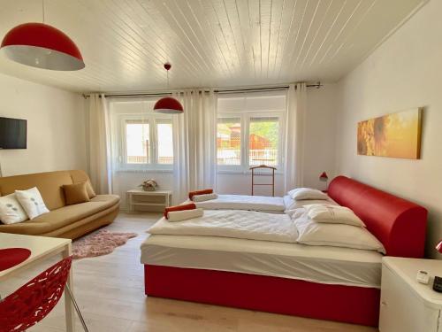 Posteľ alebo postele v izbe v ubytovaní Do-Ti Apartmanház Balatonlelle