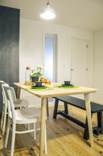 a dining room with a table and chairs at Atlantic Furnas in Furnas