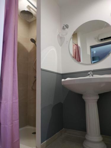a bathroom with a sink and a mirror at La ferme des Escampades in Monteux